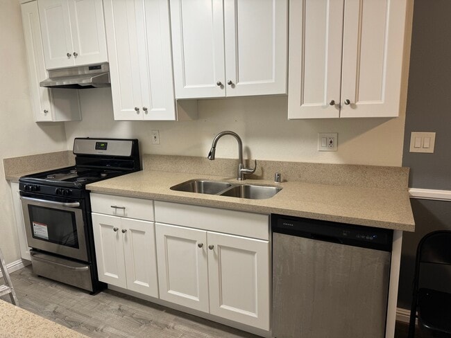 Building Photo - 5430 Corteen Pl Unit 4