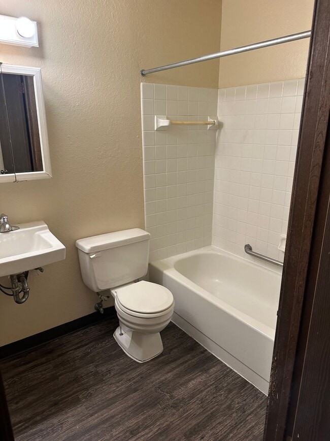 Photo - One Bedroom with Walk Out Patio Unidad MV-105
