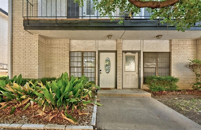 Photo - 1307 Kinney Ave Townhome