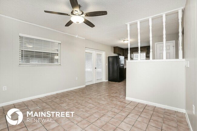 Photo - 7000 Watseka Ave