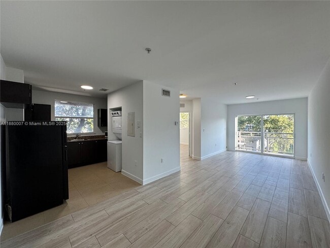 Building Photo - 529 NE 62nd St Unit 302