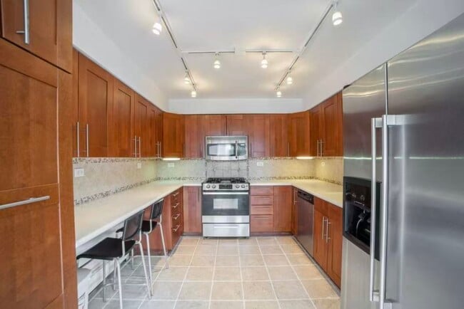 Photo - 930 Ontario St Unit 4F