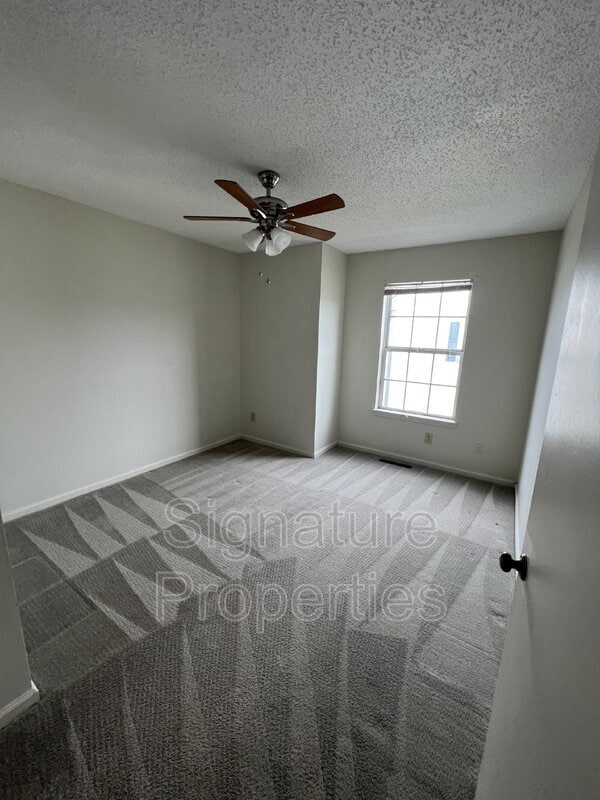 Photo - 735 Ridge Cir
