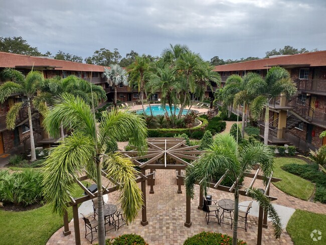 Courtyard - Veranda Flats Rental