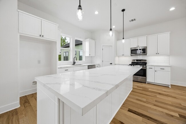 Photo - 424 Sikes St