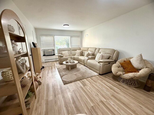 Photo - 2308 Oakton St