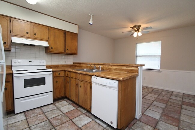 Photo - Spacious Tierra Villas Home with Vaulted Ceilings, Fireplace & Covered Patio
