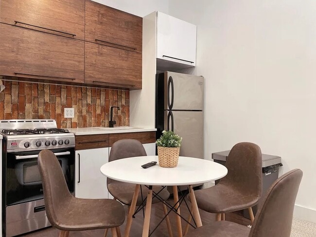 Photo - Furnished room/NOT APARTMENT Unit 2