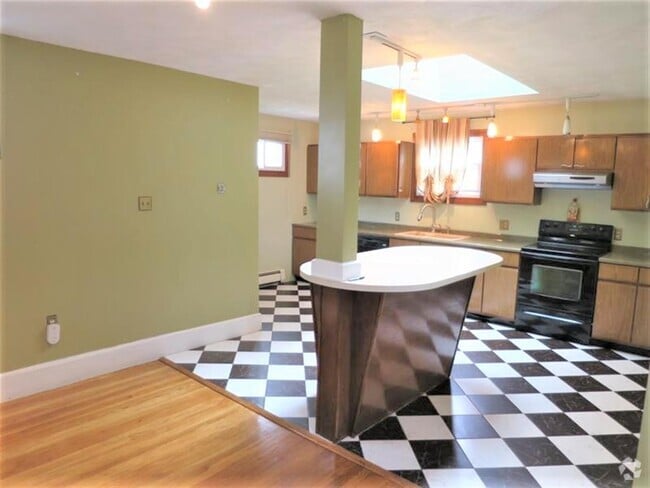 Building Photo - 8 Pleasant St Rental