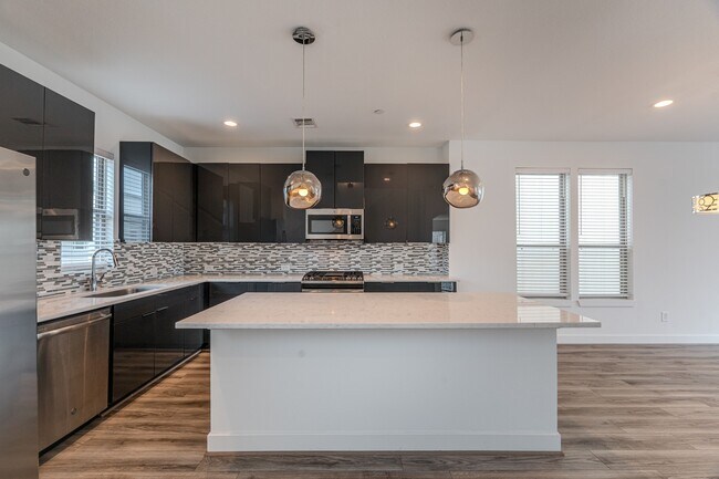 Photo - 18736 Centro Main St