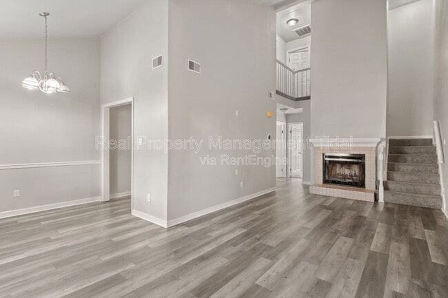 Photo - 5627 Trafalgar Arch