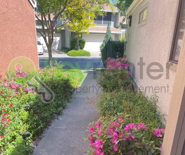 Photo - 2692 Bradford Way