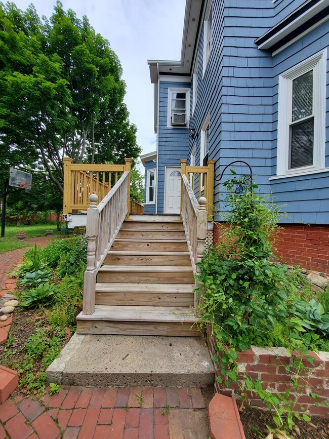 Front - 580 Lynn St Unit 1