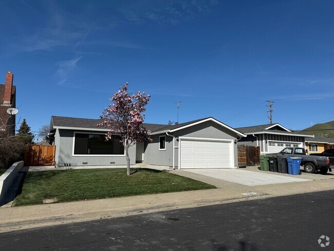 Building Photo - Fully remodeled home in mature neighborhood