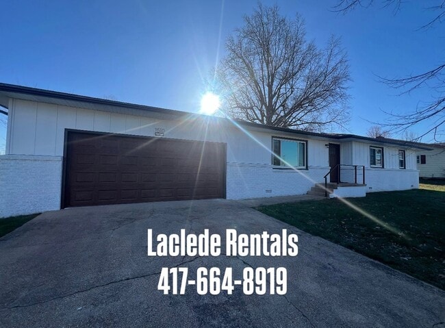 Building Photo - 3 Bedroom 2 Bathroom House