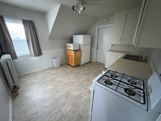 Photo - 834 Paris Ave NE Unidad 2