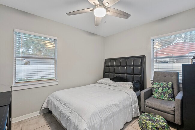 3011 W Van Buren Dr
