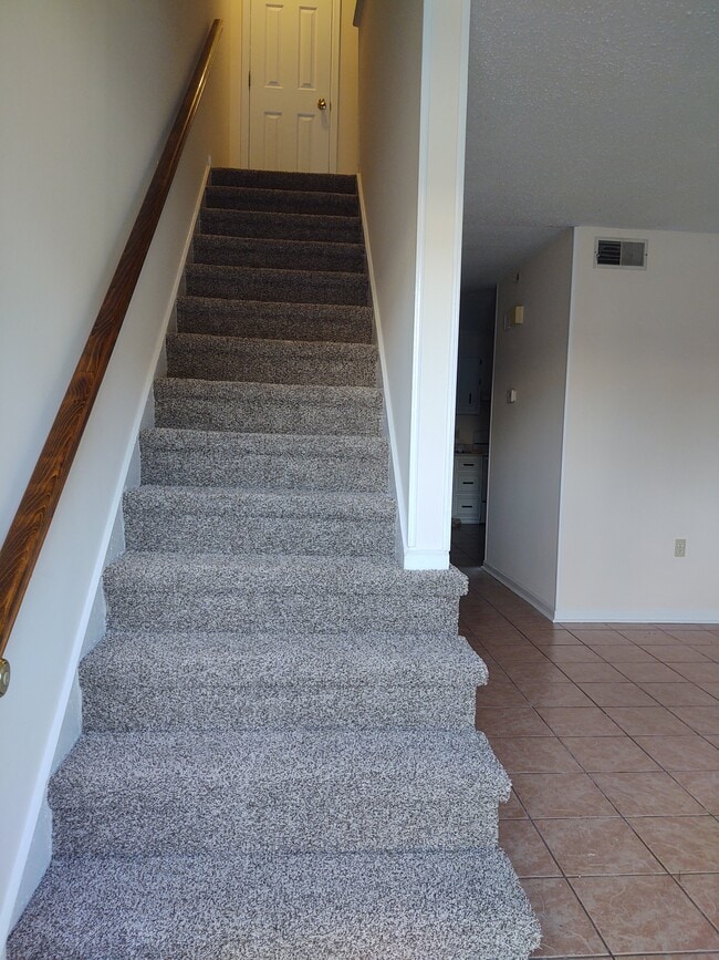 Entrada interior - 251 Knight Dr