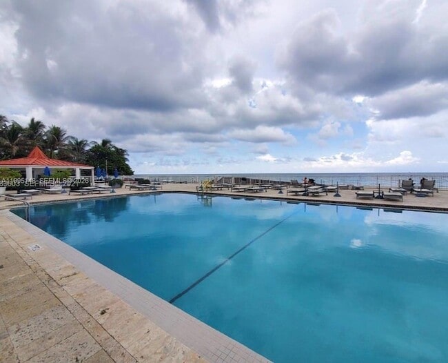 Photo - 19201 Collins Ave Unidad 302