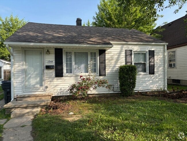 Building Photo - Quaint 2 Bedroom 1 bath home in south Toledo!