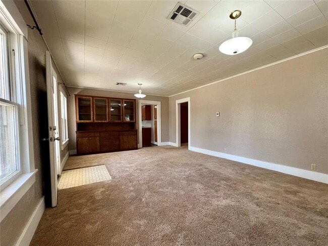 Photo - 419 E 6th St