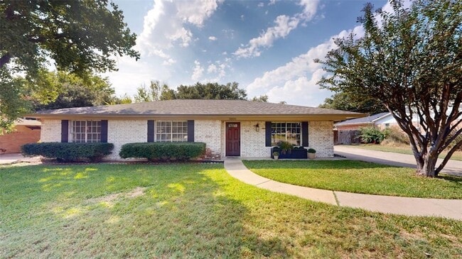 Building Photo - 3800 Windridge Dr Rental