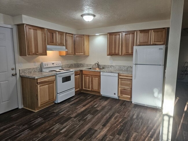 Building Photo - Fully updated 2/1 duplex in Gateway area Unit 980 Cloverleaf