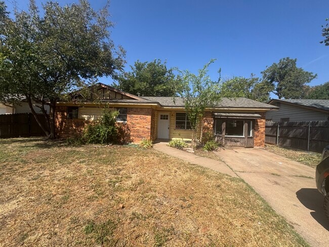 Building Photo - 1802 Dayton Dr