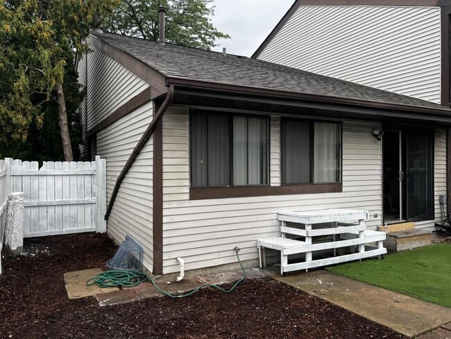 Building Photo - 5623 Santa Barbara Dr