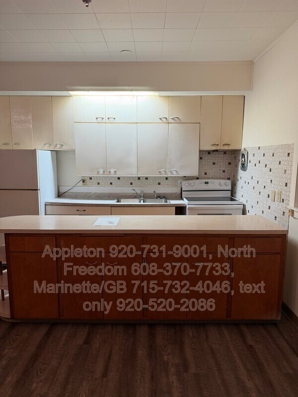 Building Photo - S7559 US-12 Unit H13