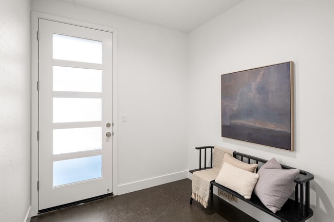 Photo - 1877 Notre Dame Blvd