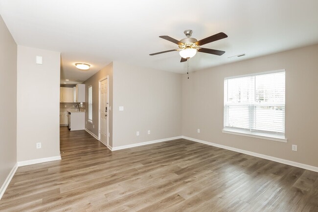 Photo - 223 Caddel St