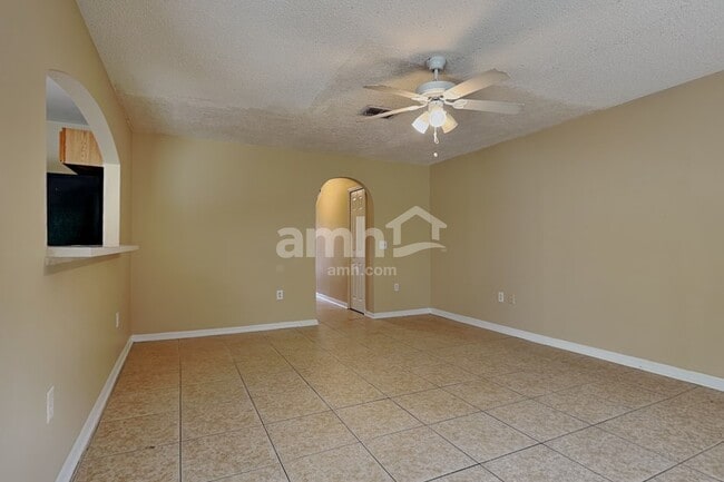 Photo - 30500 Birdhouse Dr