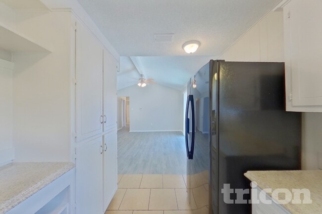 1308 E Timberview Ln