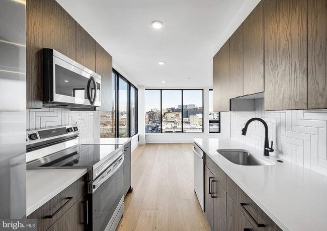 Photo - 1800 W Girard Ave