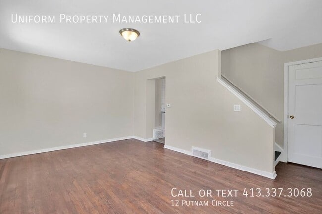 Photo - 12 Putnam Cir