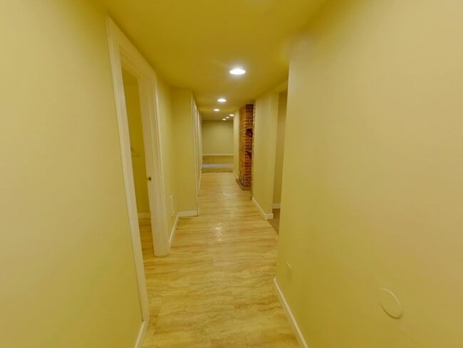 Building Photo - 962 NW Van Buren Ave Unit 243 NW 10th St