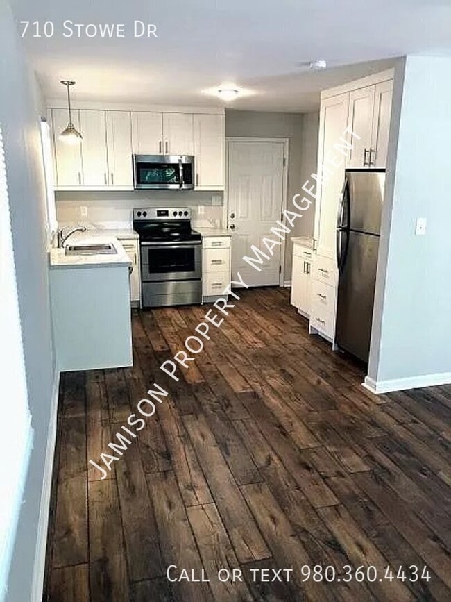 710 Stowe Dr