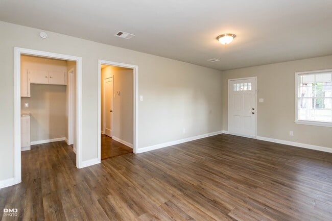 Photo - Broadway 2556-2558 Unit 2558