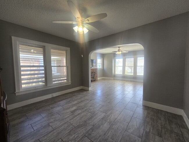 Photo - 3828 Avenue S 1/2