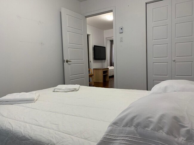 Building Photo - 4055 Boul Saint Laurent