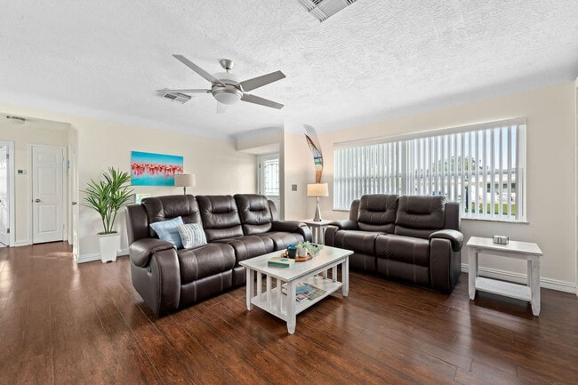 Photo - 1341 Bayview Dr Unit ID1438676P