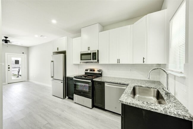 Photo - 8157 Tate St