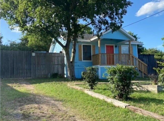 Building Photo - Cute and Cozy 2 Bedroom Ready for Move-in ... Rental