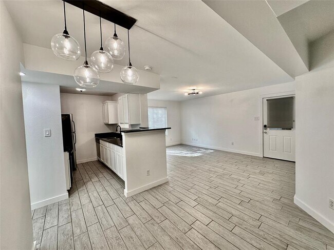 Building Photo - 1307 Norwalk Ln Unit 102 Rental