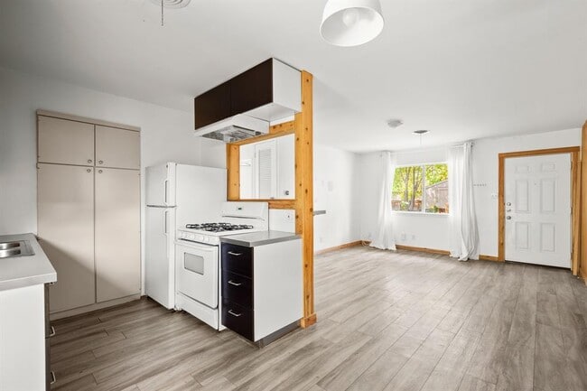 Building Photo - 2021 Wheless Ln