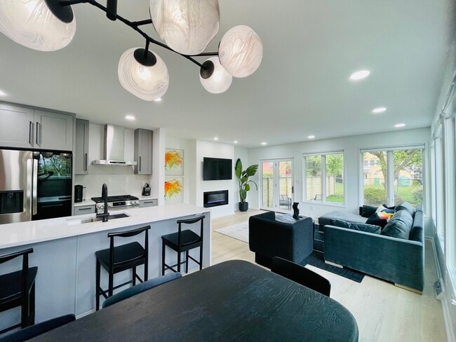 Photo - 323 Gross St