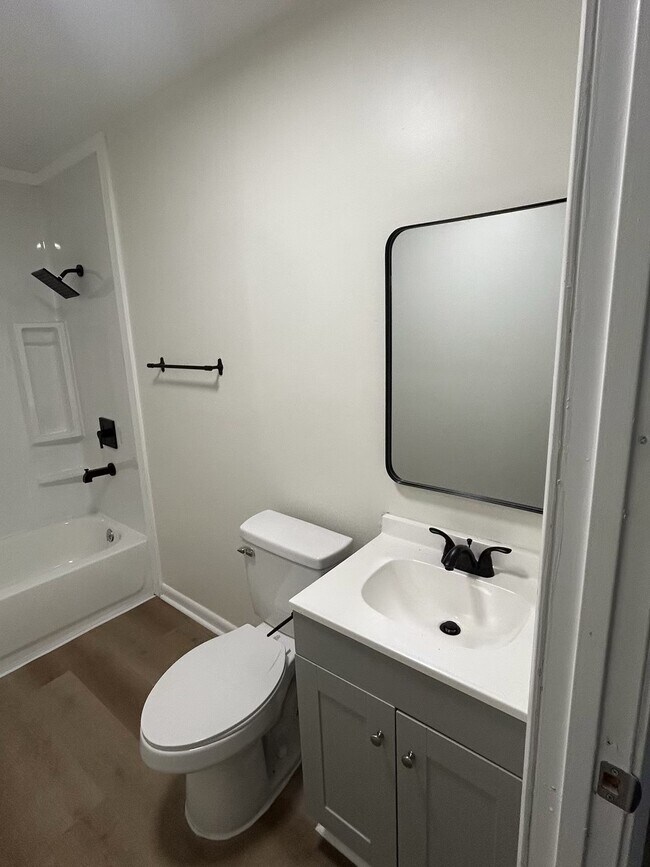 Photo - 1423 Woody Dr