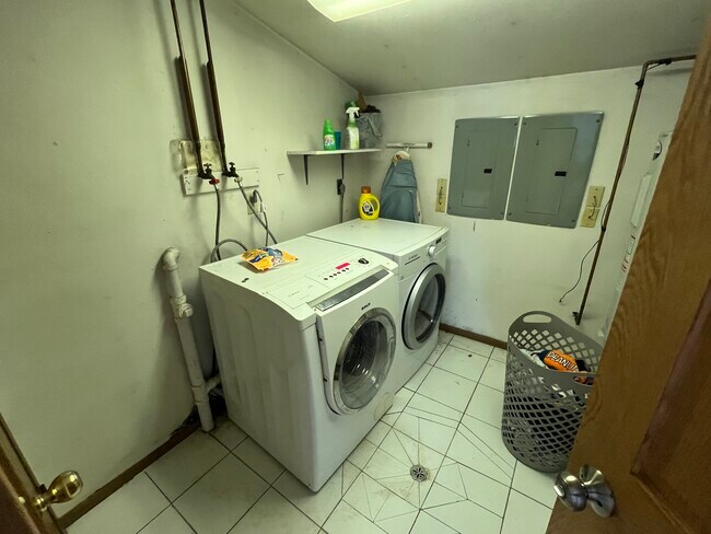 Photo - 407 Mallard St