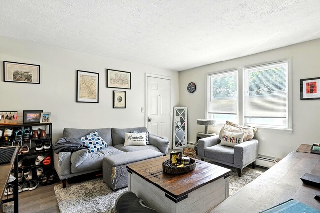 859 Mammoth Rd Unit 3